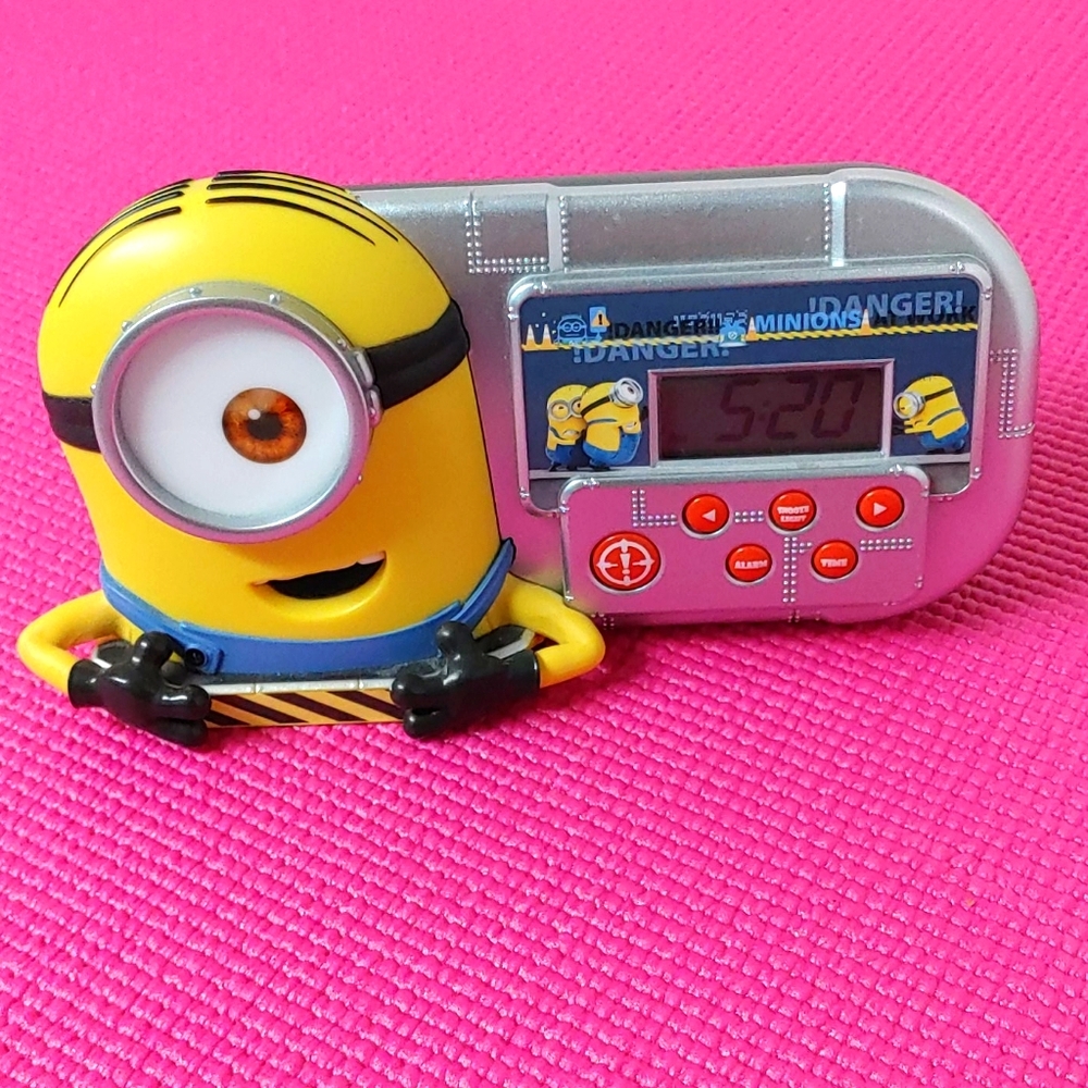 🌺LIKE NEW🌺Minion Alarm Clock & Nightlight